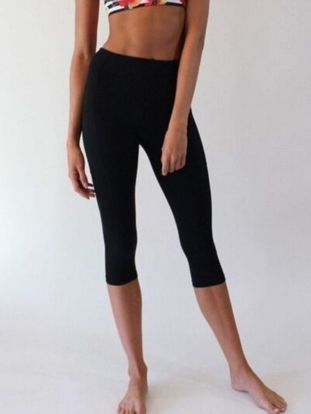 BAMBOO Mid Rise Solid Black Capris leggings One Size NWT